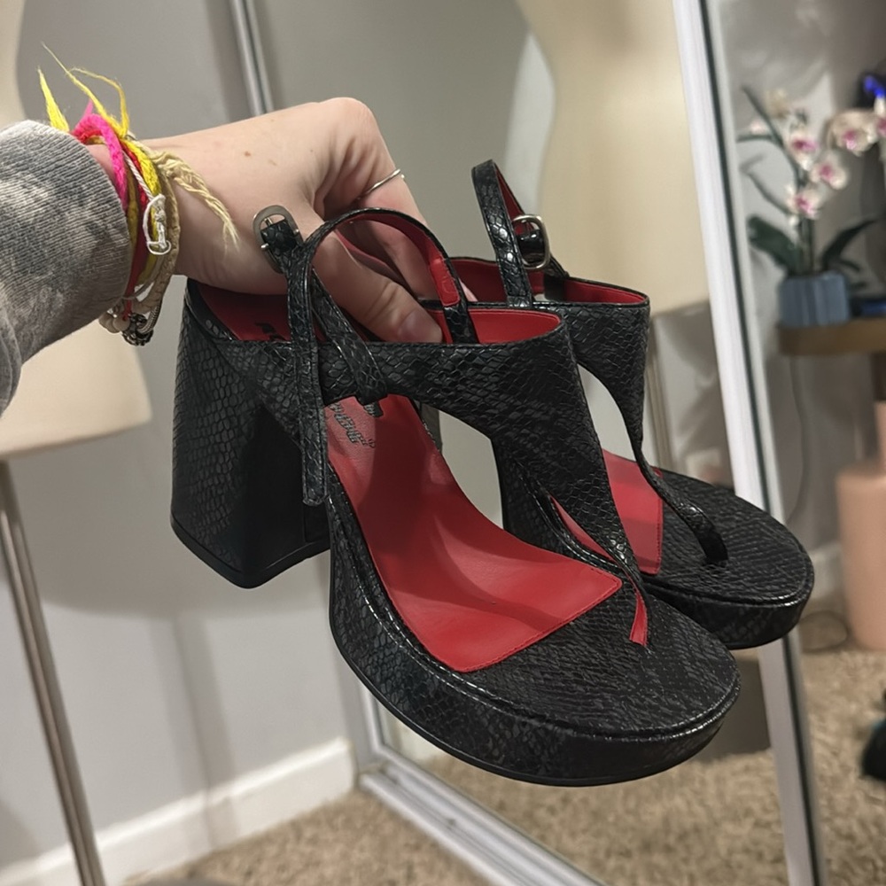 Vintage Y2K Rocket Dog Chunky Heels